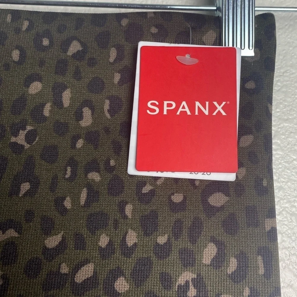SPANX Look At Me Now Seamless Leggings in Olive Leopard - New, All Sizes - Picture 7 of 10